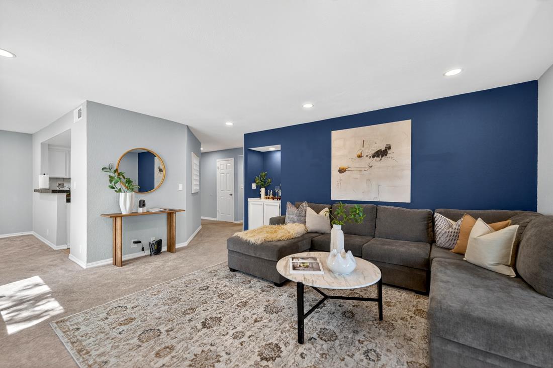 Detail Gallery Image 8 of 25 For 22103 Vista Del Plaza Ln #22,  Hayward,  CA 94541 - 3 Beds | 2 Baths