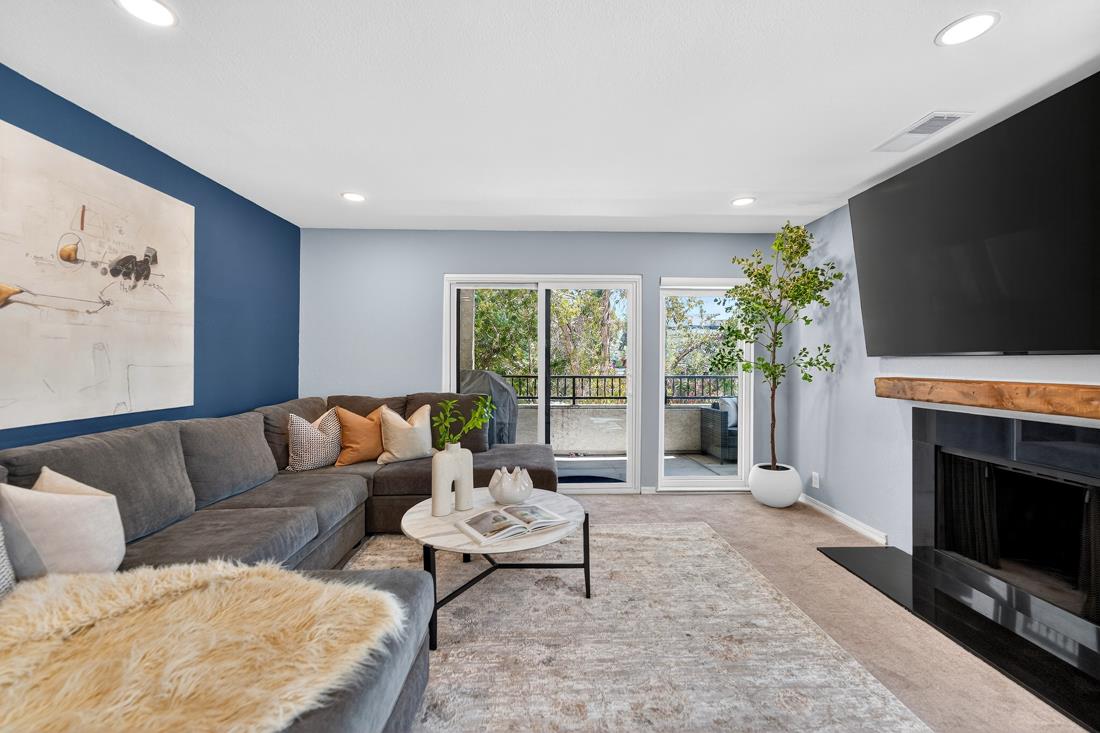 Detail Gallery Image 9 of 25 For 22103 Vista Del Plaza Ln #22,  Hayward,  CA 94541 - 3 Beds | 2 Baths