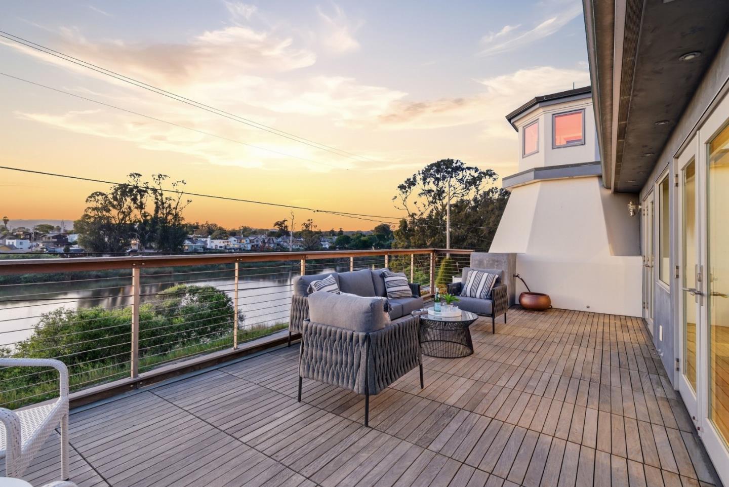 Detail Gallery Image 8 of 60 For 2974 E Cliff Dr, Santa Cruz,  CA 95062 - 3 Beds | 3 Baths