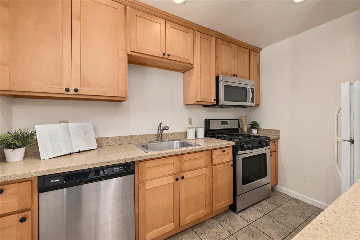 Detail Gallery Image 16 of 43 For 16737 Leroy Ave, Los Gatos,  CA 95032 - 4 Beds | 3 Baths