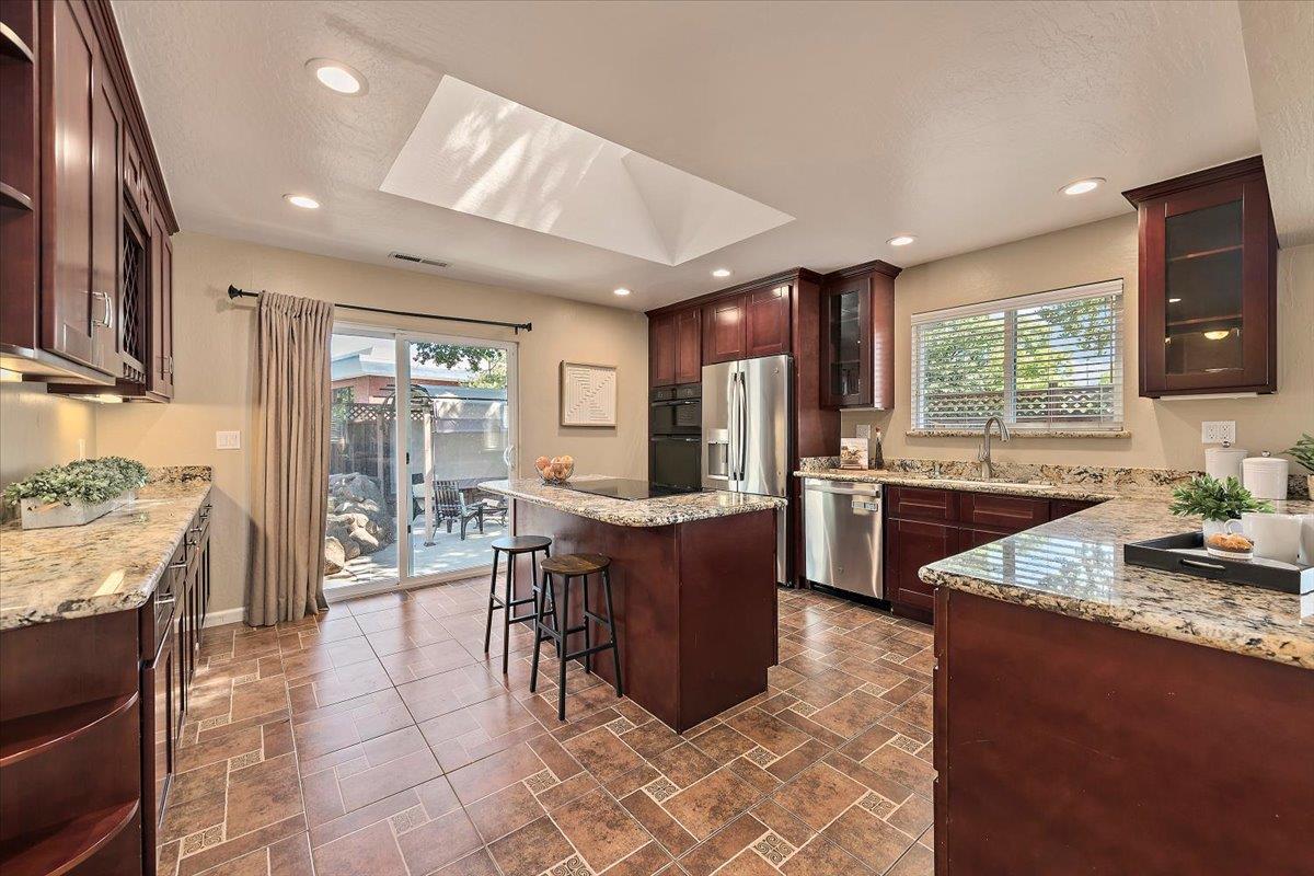 Detail Gallery Image 5 of 43 For 16737 Leroy Ave, Los Gatos,  CA 95032 - 4 Beds | 3 Baths