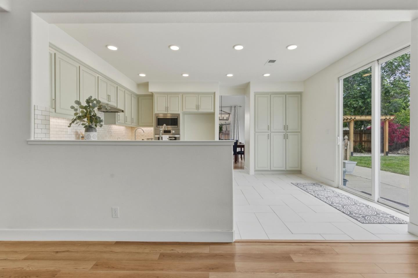 Detail Gallery Image 16 of 44 For 2031 Serene Dr, Hollister,  CA 95023 - 4 Beds | 3 Baths