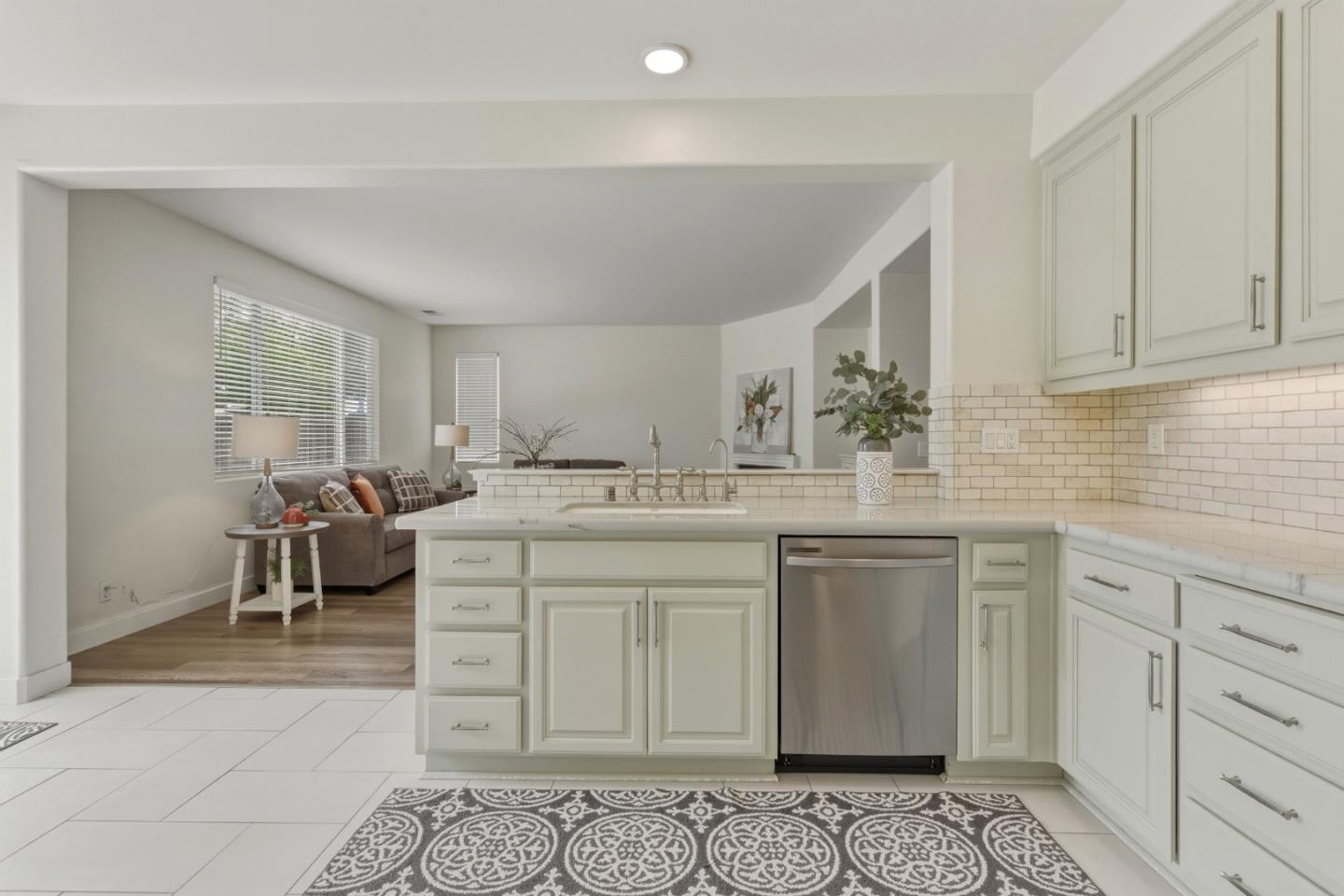 Detail Gallery Image 18 of 44 For 2031 Serene Dr, Hollister,  CA 95023 - 4 Beds | 3 Baths