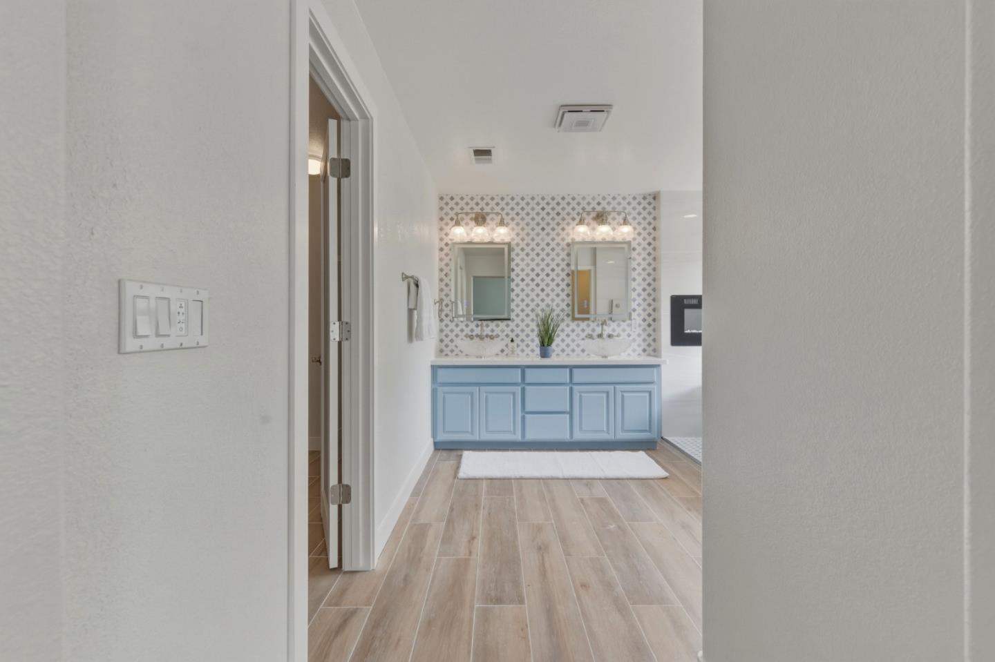 Detail Gallery Image 33 of 44 For 2031 Serene Dr, Hollister,  CA 95023 - 4 Beds | 3 Baths