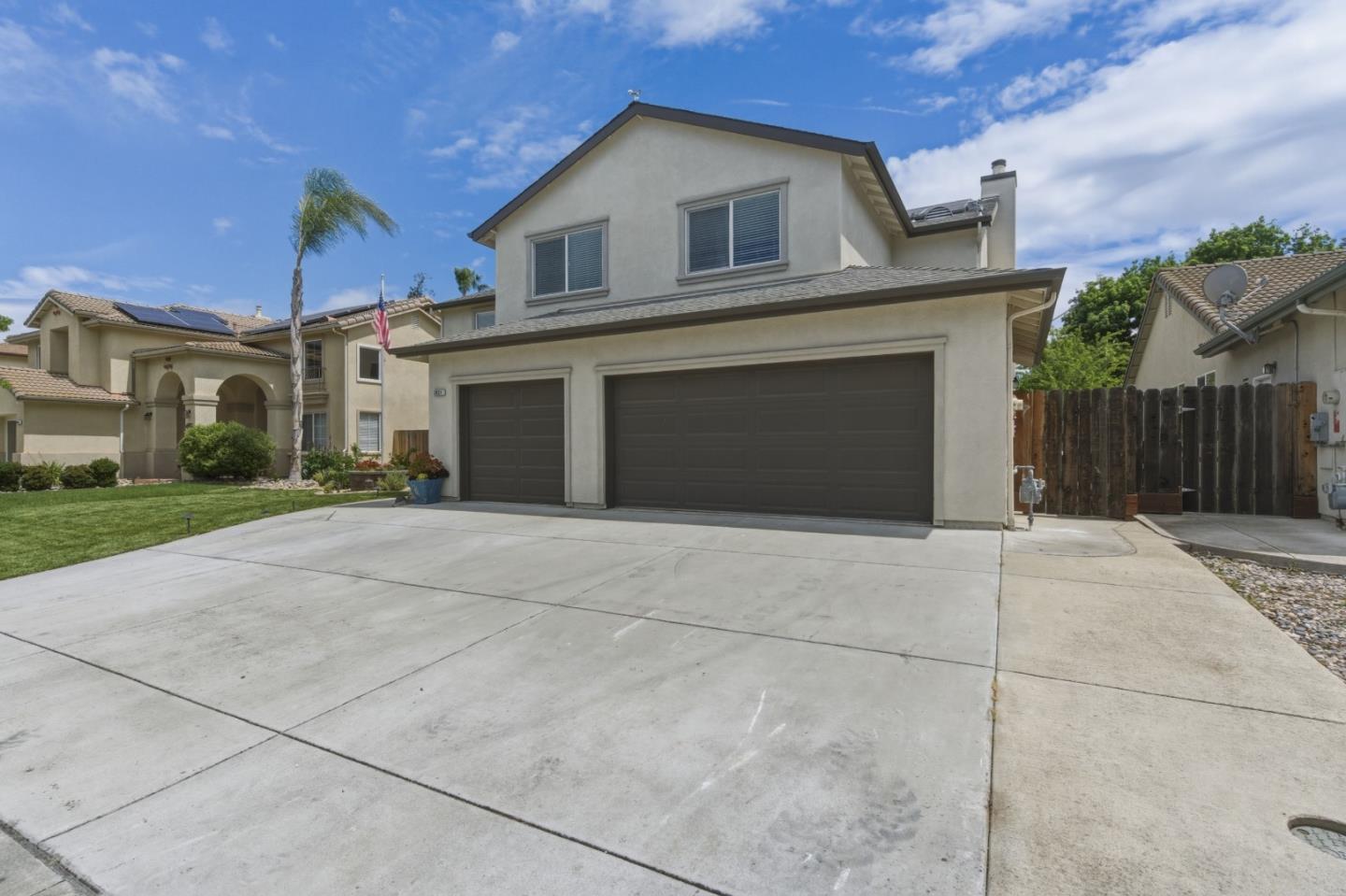 Detail Gallery Image 4 of 44 For 2031 Serene Dr, Hollister,  CA 95023 - 4 Beds | 3 Baths