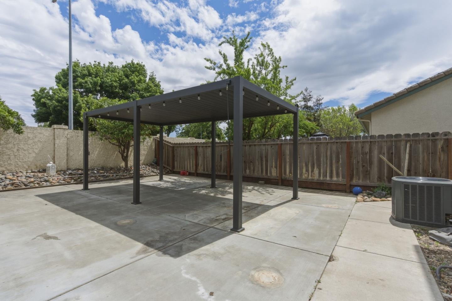 Detail Gallery Image 42 of 44 For 2031 Serene Dr, Hollister,  CA 95023 - 4 Beds | 3 Baths