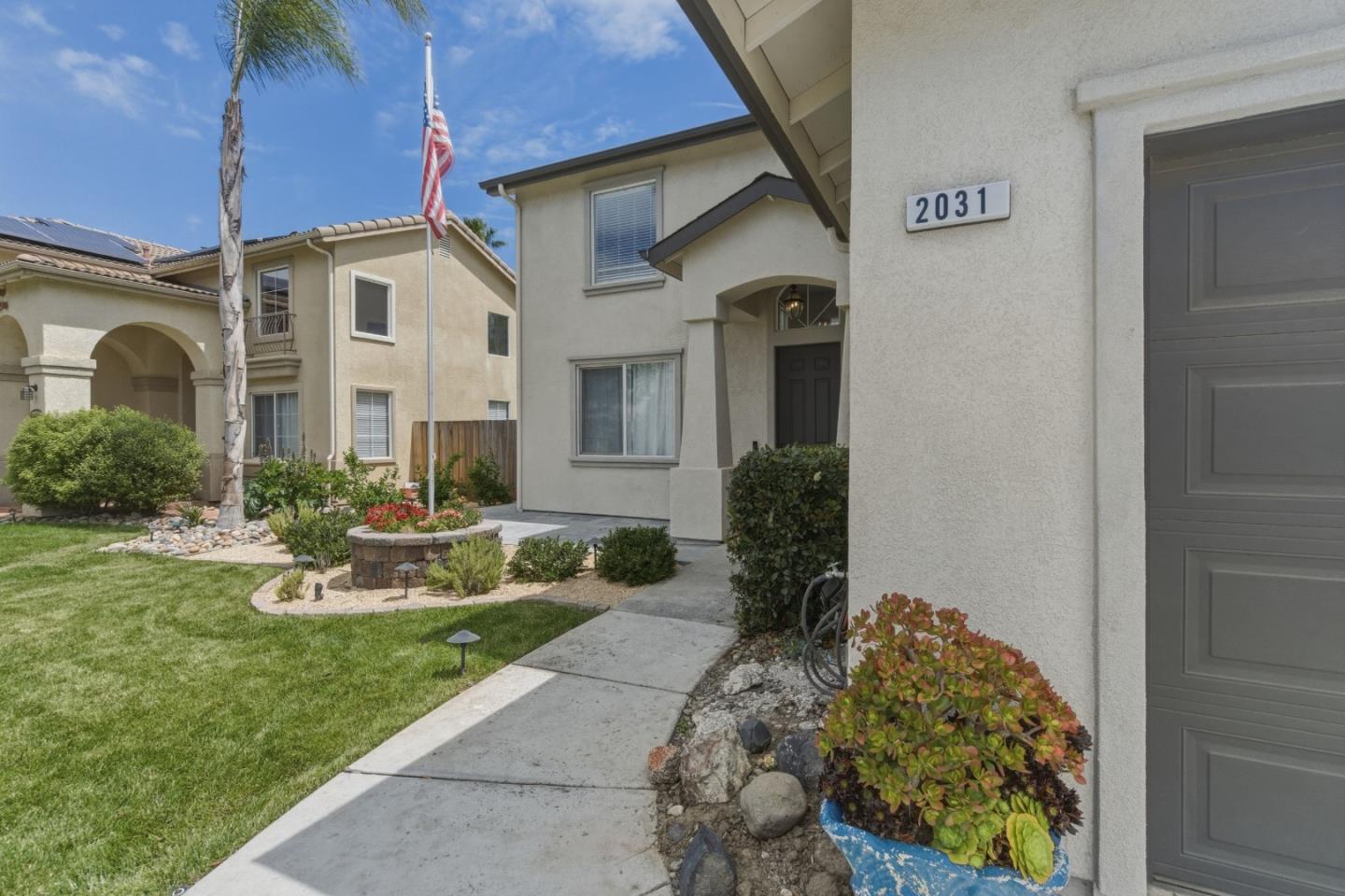 Detail Gallery Image 6 of 44 For 2031 Serene Dr, Hollister,  CA 95023 - 4 Beds | 3 Baths