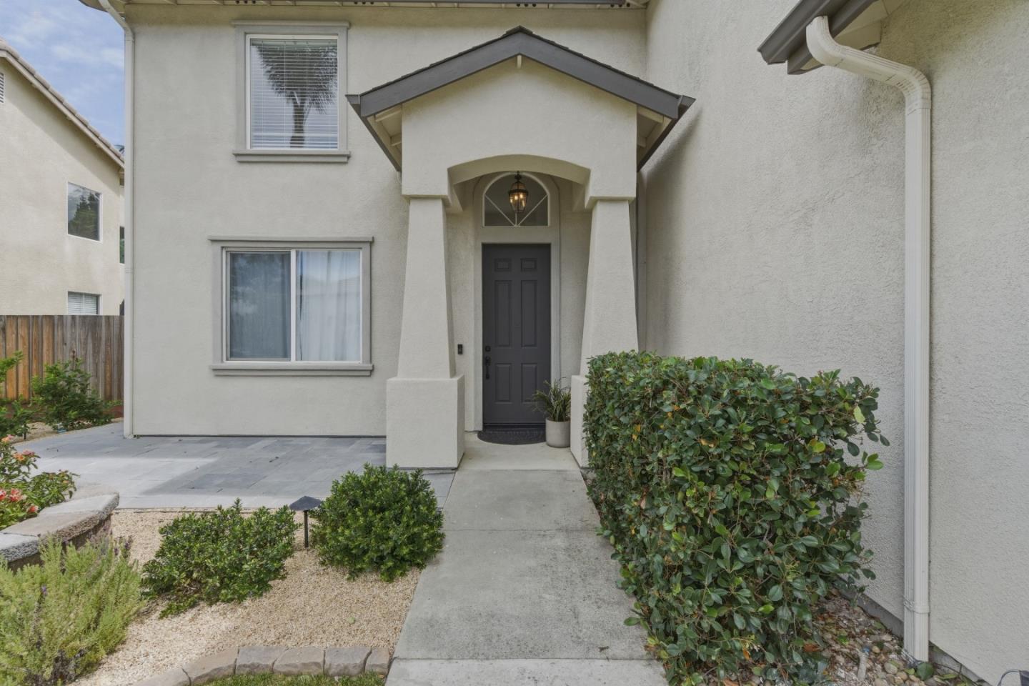 Detail Gallery Image 7 of 44 For 2031 Serene Dr, Hollister,  CA 95023 - 4 Beds | 3 Baths