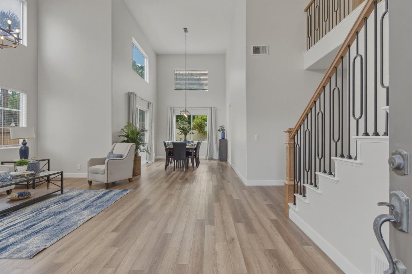 Detail Gallery Image 8 of 44 For 2031 Serene Dr, Hollister,  CA 95023 - 4 Beds | 3 Baths