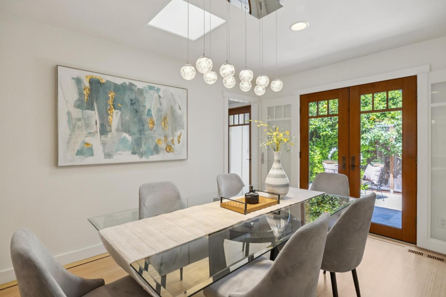 Detail Gallery Image 10 of 62 For 440 Gilbert Ave, Menlo Park,  CA 94025 - 4 Beds | 3/1 Baths