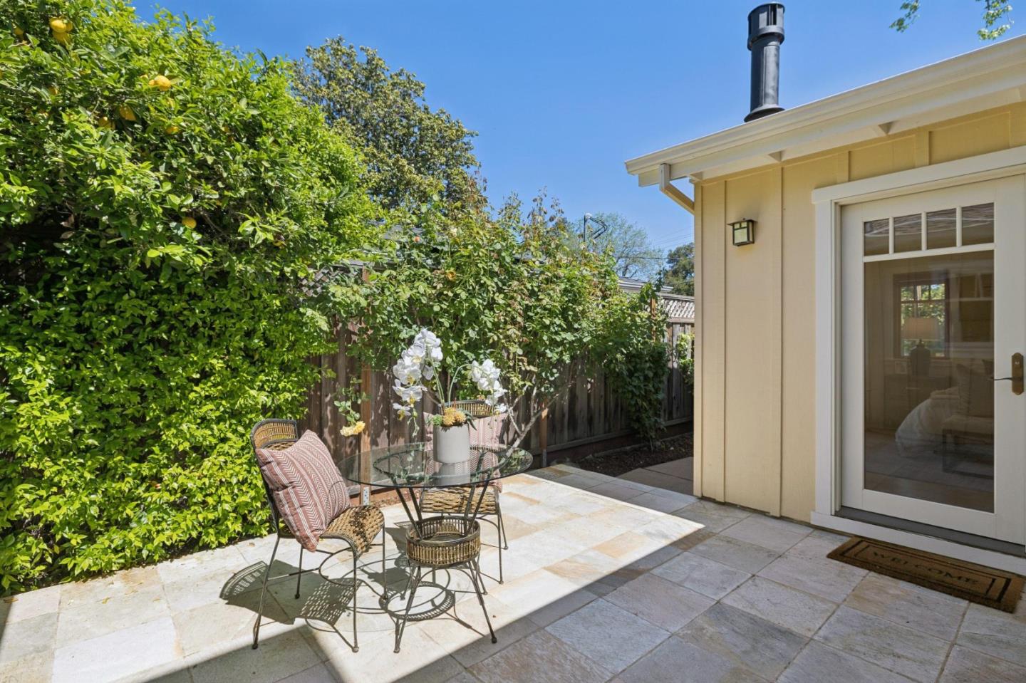 Detail Gallery Image 14 of 62 For 440 Gilbert Ave, Menlo Park,  CA 94025 - 4 Beds | 3/1 Baths