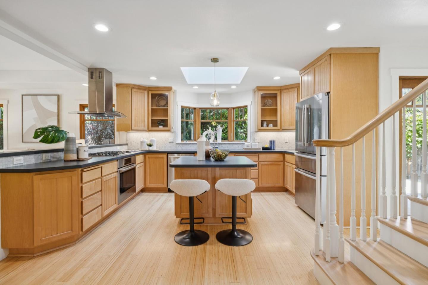 Detail Gallery Image 16 of 62 For 440 Gilbert Ave, Menlo Park,  CA 94025 - 4 Beds | 3/1 Baths