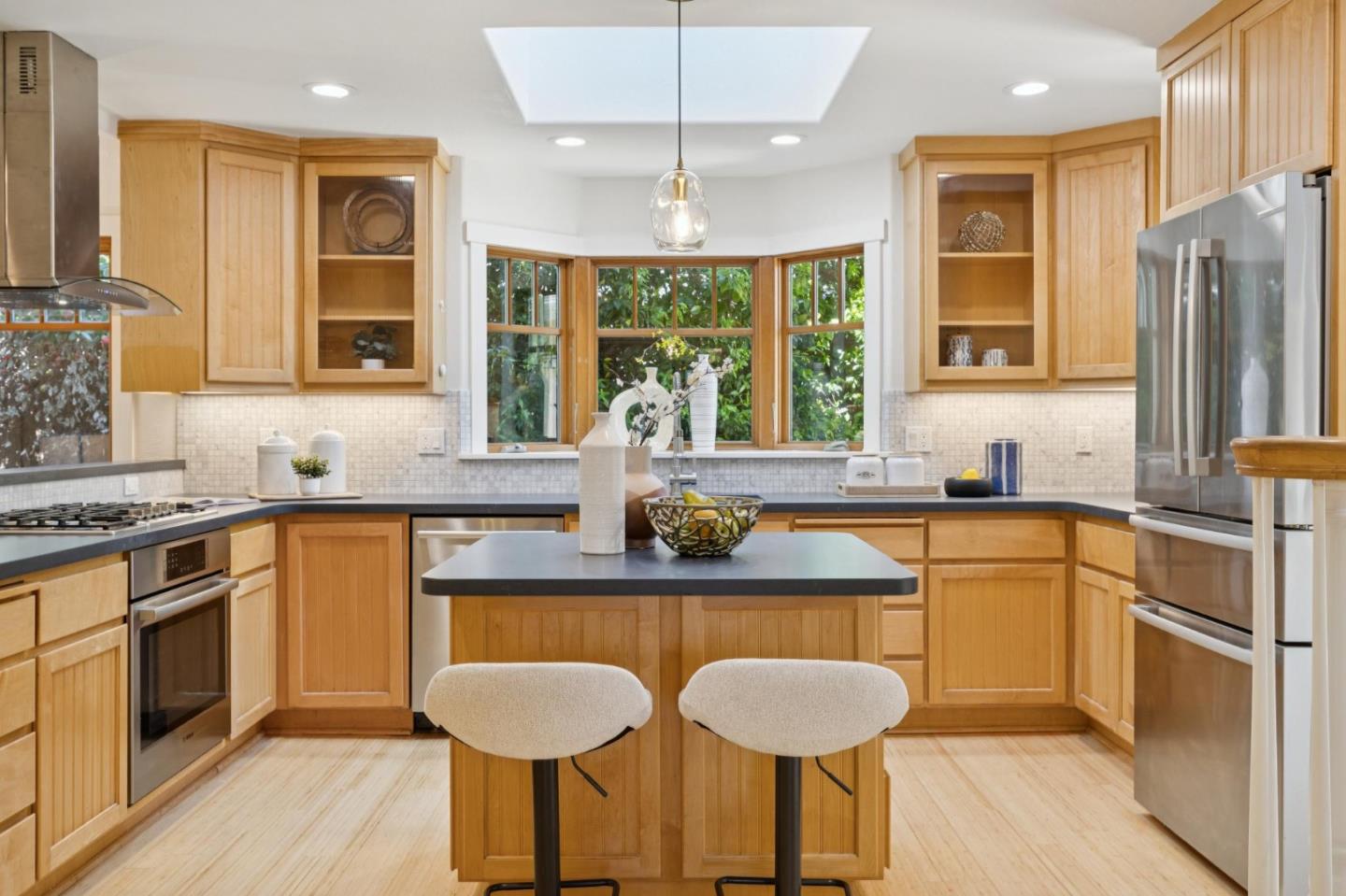 Detail Gallery Image 17 of 62 For 440 Gilbert Ave, Menlo Park,  CA 94025 - 4 Beds | 3/1 Baths