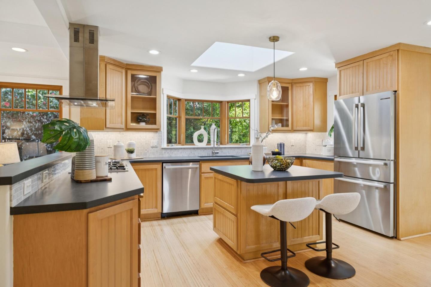 Detail Gallery Image 18 of 62 For 440 Gilbert Ave, Menlo Park,  CA 94025 - 4 Beds | 3/1 Baths