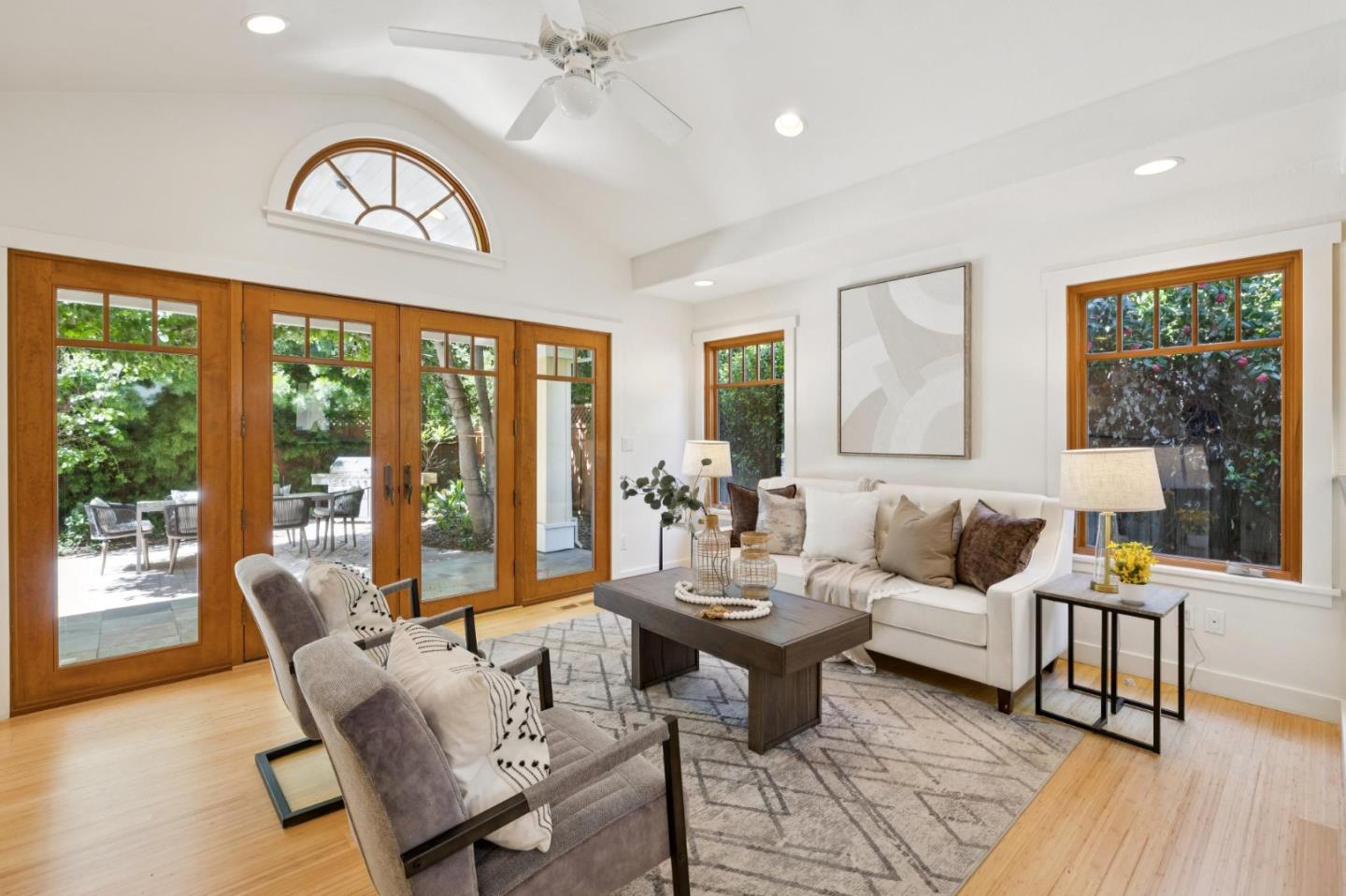 Detail Gallery Image 21 of 62 For 440 Gilbert Ave, Menlo Park,  CA 94025 - 4 Beds | 3/1 Baths