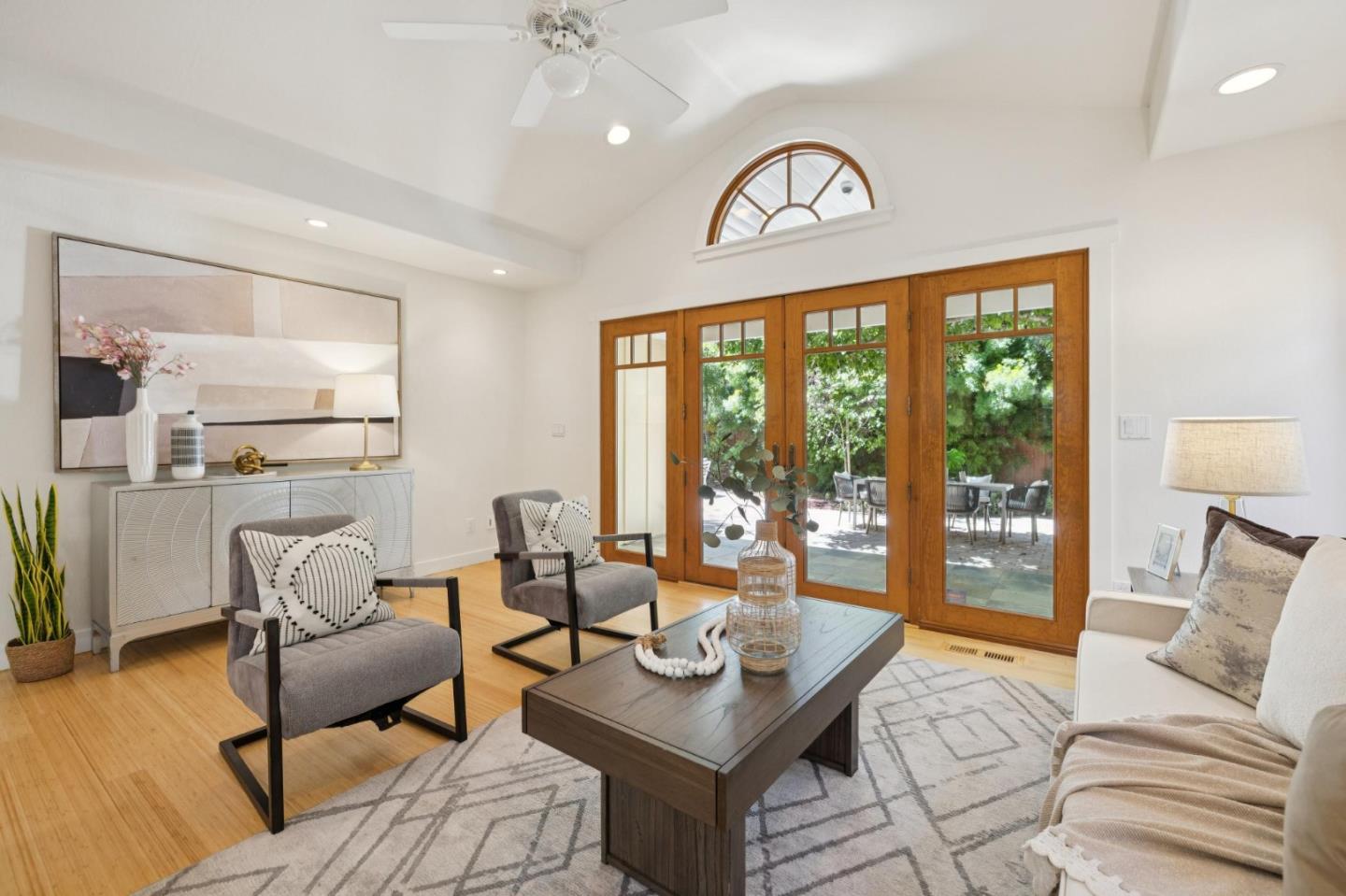 Detail Gallery Image 22 of 62 For 440 Gilbert Ave, Menlo Park,  CA 94025 - 4 Beds | 3/1 Baths