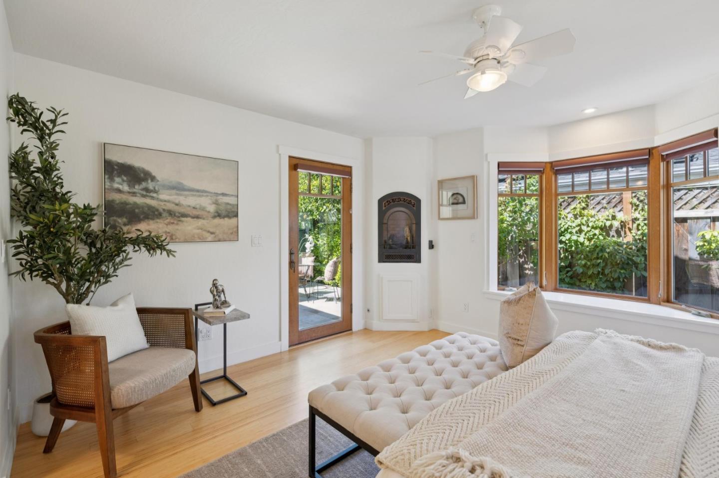 Detail Gallery Image 25 of 62 For 440 Gilbert Ave, Menlo Park,  CA 94025 - 4 Beds | 3/1 Baths