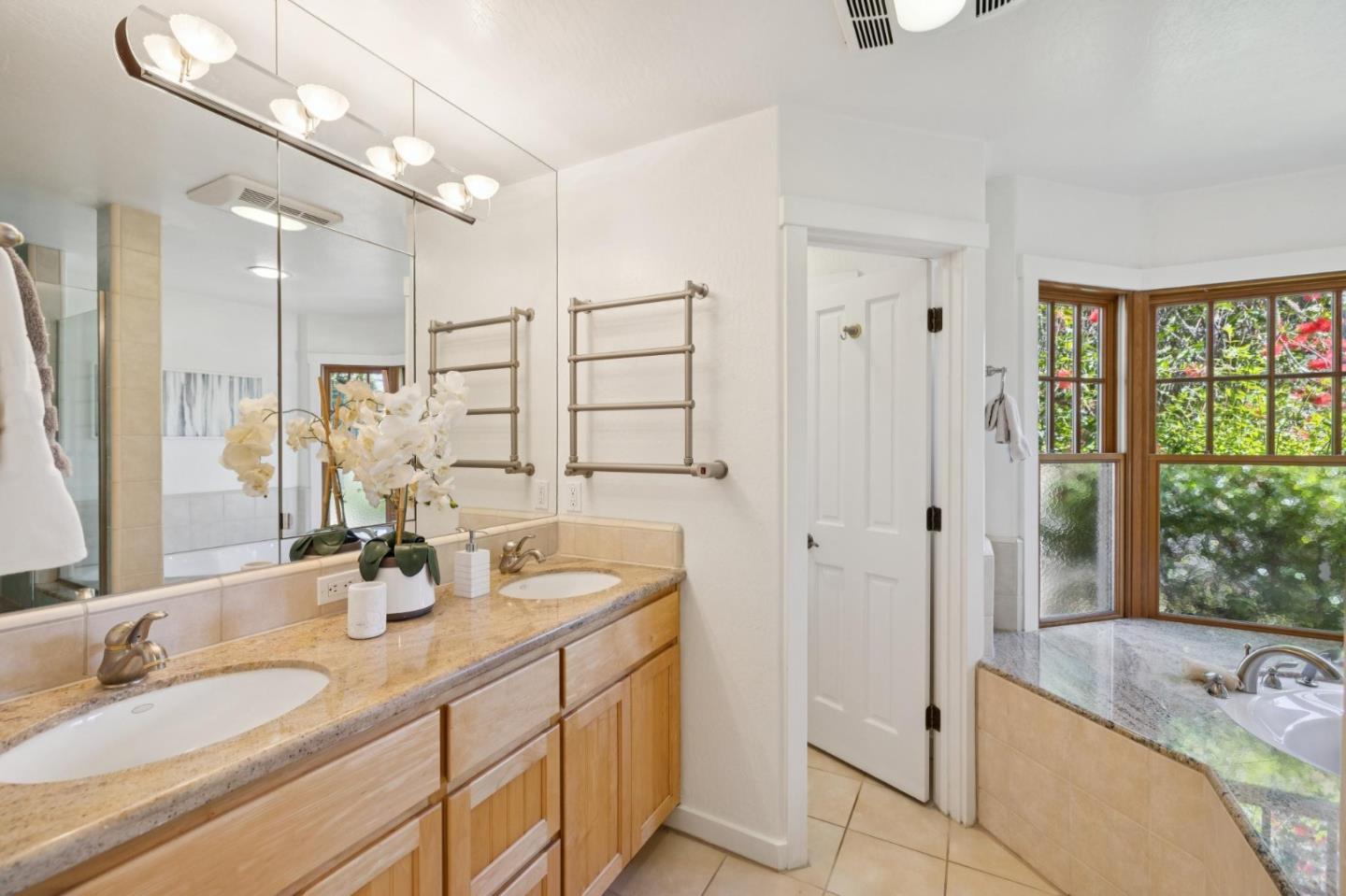 Detail Gallery Image 29 of 62 For 440 Gilbert Ave, Menlo Park,  CA 94025 - 4 Beds | 3/1 Baths