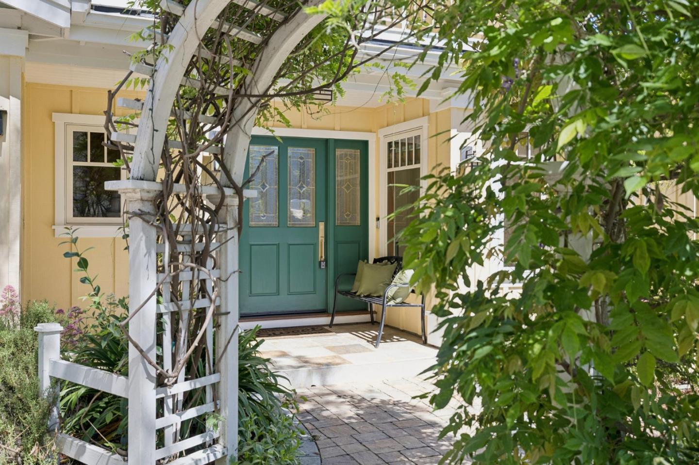 Detail Gallery Image 3 of 62 For 440 Gilbert Ave, Menlo Park,  CA 94025 - 4 Beds | 3/1 Baths