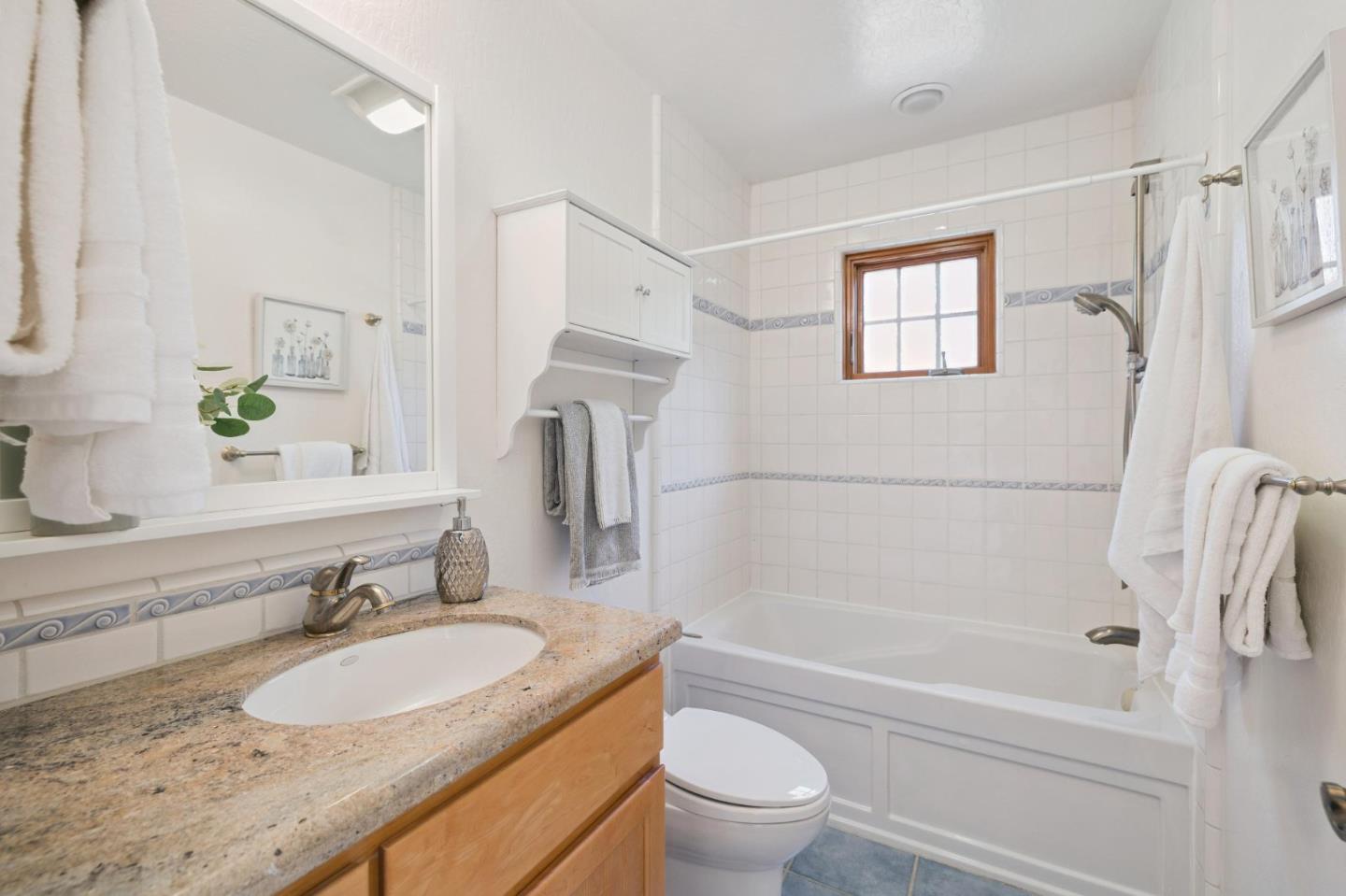 Detail Gallery Image 31 of 62 For 440 Gilbert Ave, Menlo Park,  CA 94025 - 4 Beds | 3/1 Baths