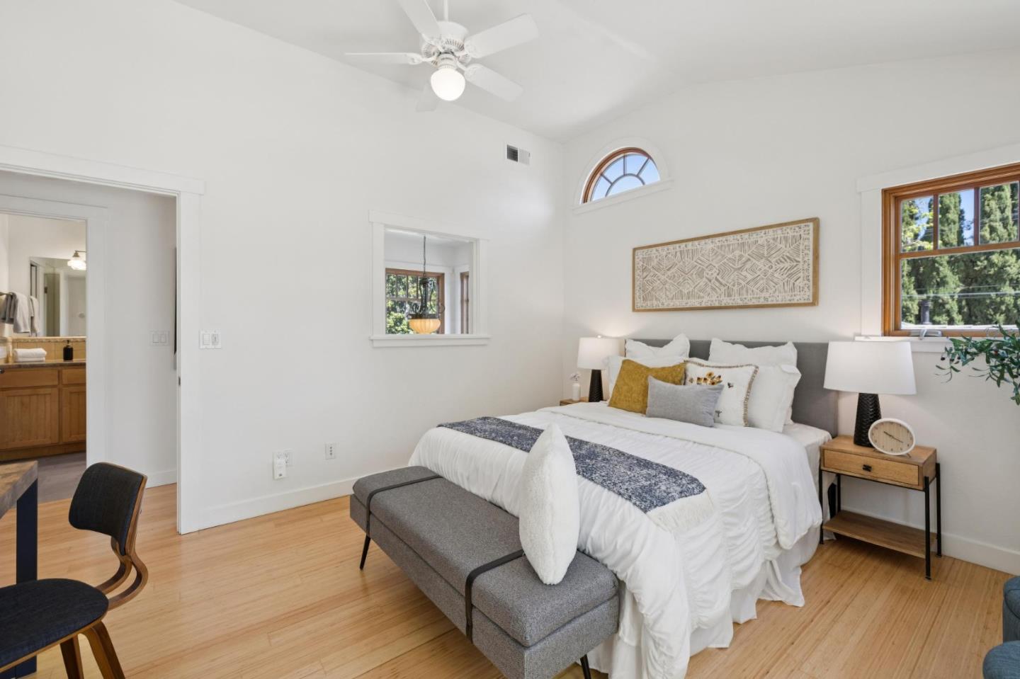 Detail Gallery Image 36 of 62 For 440 Gilbert Ave, Menlo Park,  CA 94025 - 4 Beds | 3/1 Baths