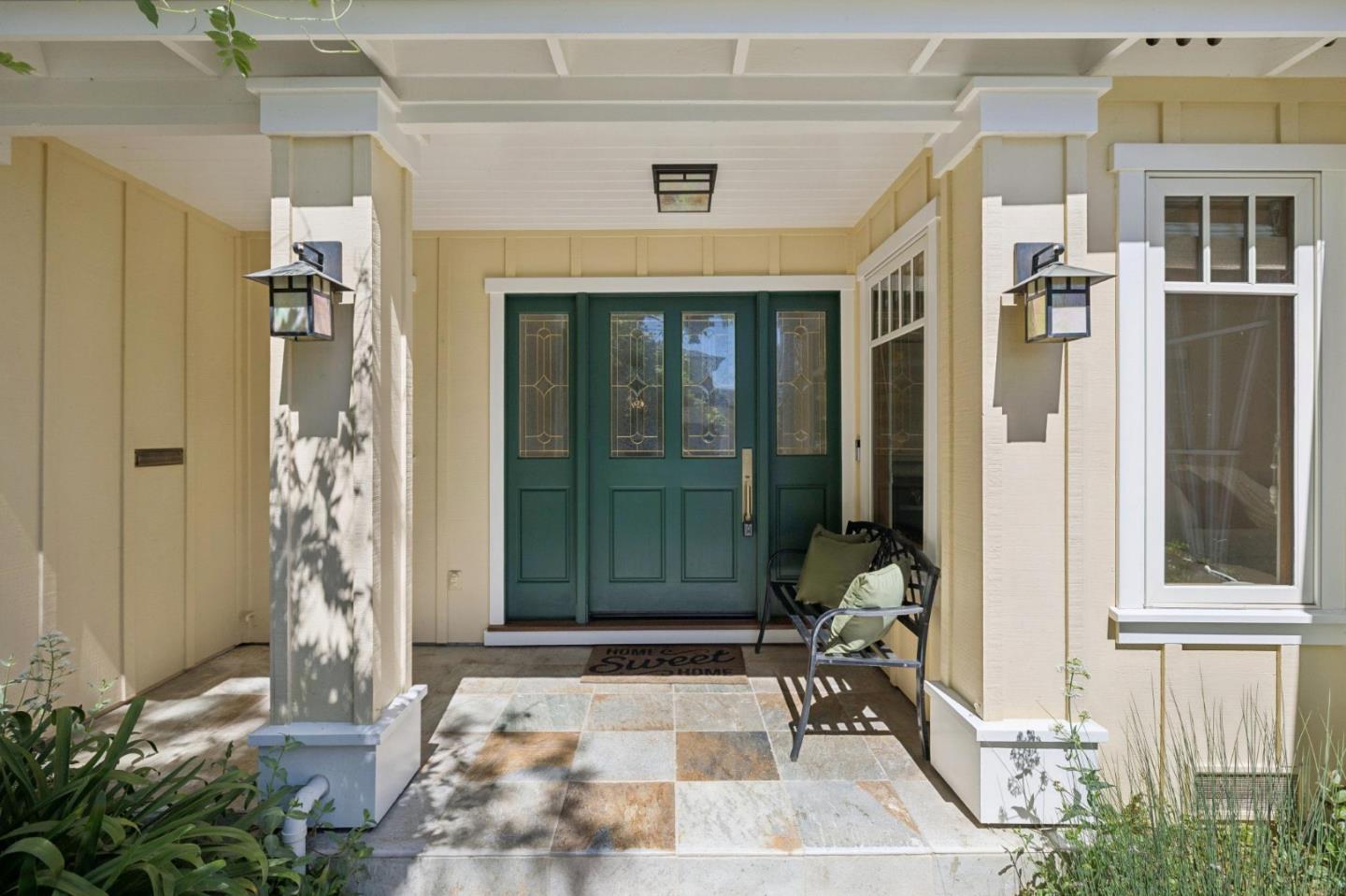 Detail Gallery Image 4 of 62 For 440 Gilbert Ave, Menlo Park,  CA 94025 - 4 Beds | 3/1 Baths