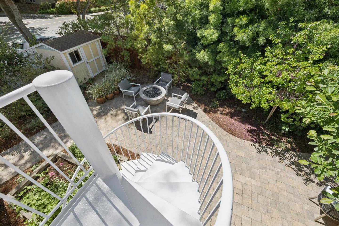 Detail Gallery Image 42 of 62 For 440 Gilbert Ave, Menlo Park,  CA 94025 - 4 Beds | 3/1 Baths