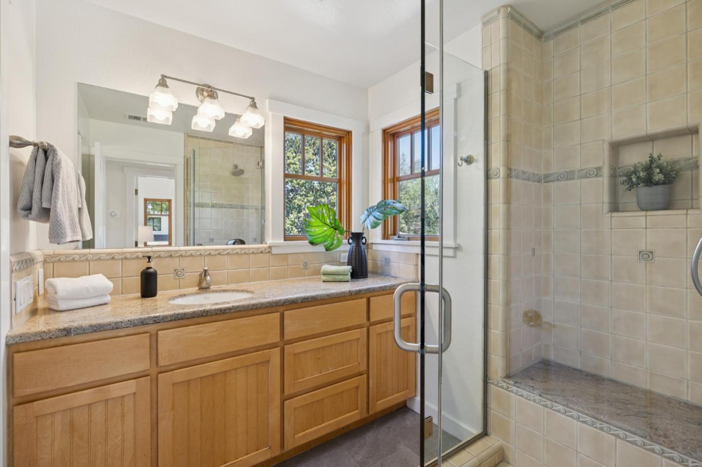 Detail Gallery Image 43 of 62 For 440 Gilbert Ave, Menlo Park,  CA 94025 - 4 Beds | 3/1 Baths