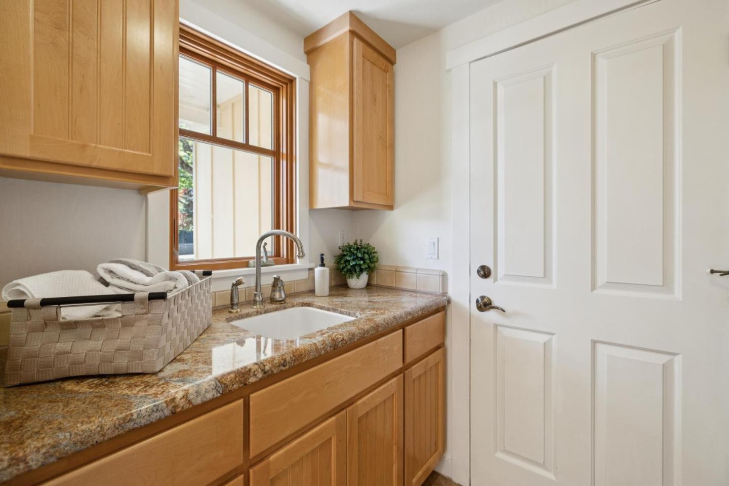 Detail Gallery Image 45 of 62 For 440 Gilbert Ave, Menlo Park,  CA 94025 - 4 Beds | 3/1 Baths