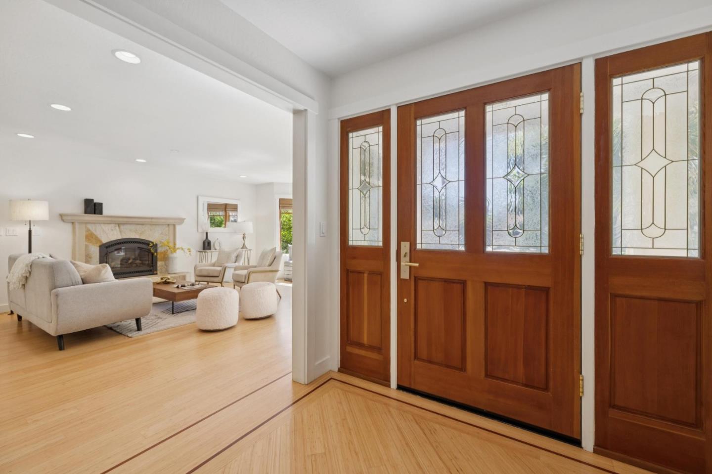 Detail Gallery Image 5 of 62 For 440 Gilbert Ave, Menlo Park,  CA 94025 - 4 Beds | 3/1 Baths