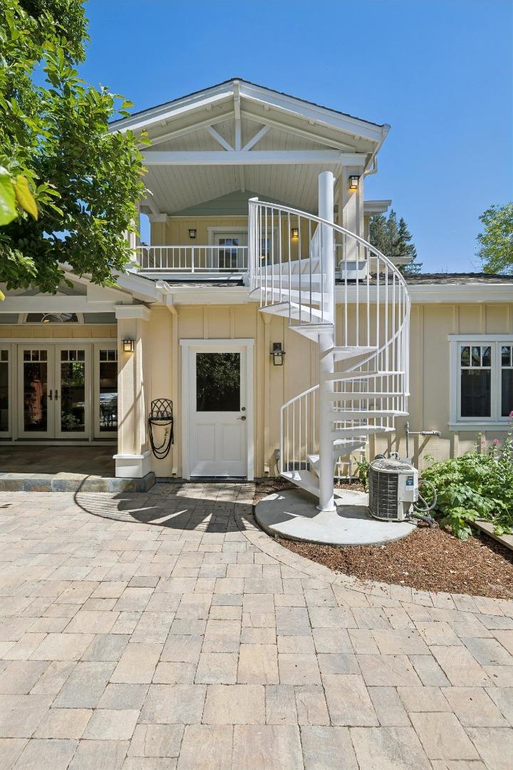 Detail Gallery Image 51 of 62 For 440 Gilbert Ave, Menlo Park,  CA 94025 - 4 Beds | 3/1 Baths