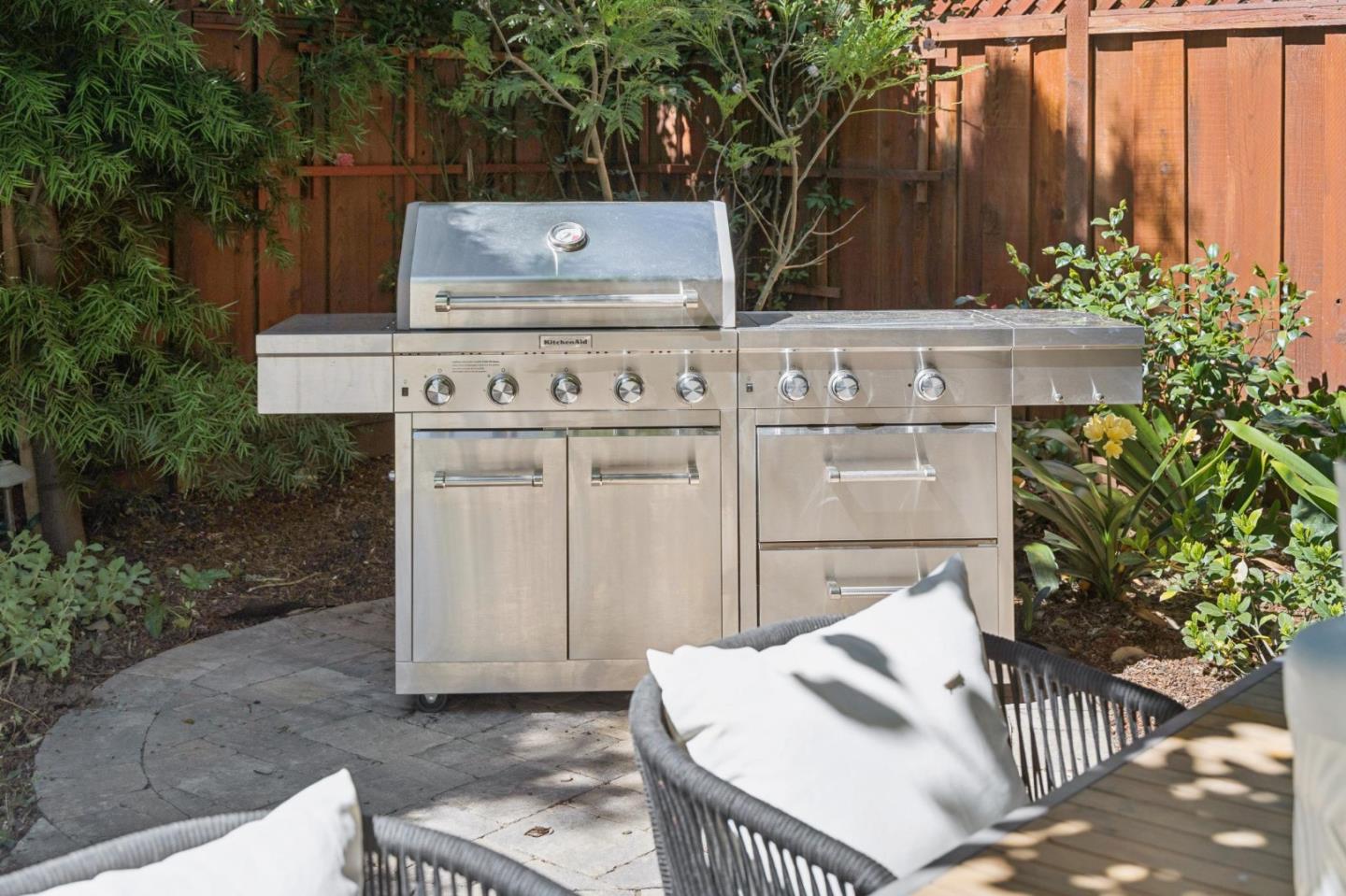 Detail Gallery Image 56 of 62 For 440 Gilbert Ave, Menlo Park,  CA 94025 - 4 Beds | 3/1 Baths