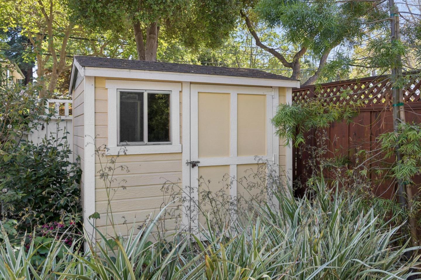 Detail Gallery Image 57 of 62 For 440 Gilbert Ave, Menlo Park,  CA 94025 - 4 Beds | 3/1 Baths