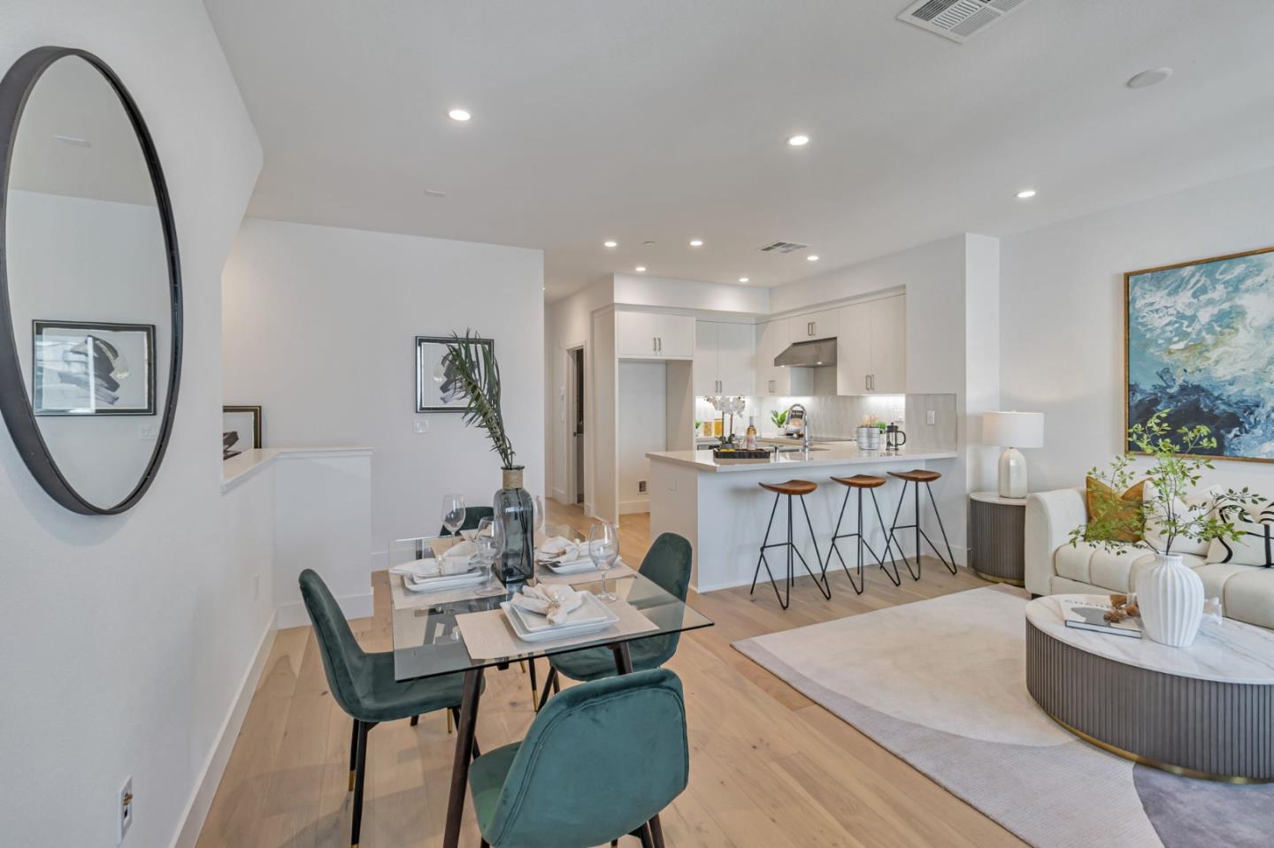 Detail Gallery Image 11 of 28 For 1125 Esther Ct, Palo Alto,  CA 94303 - 3 Beds | 3 Baths