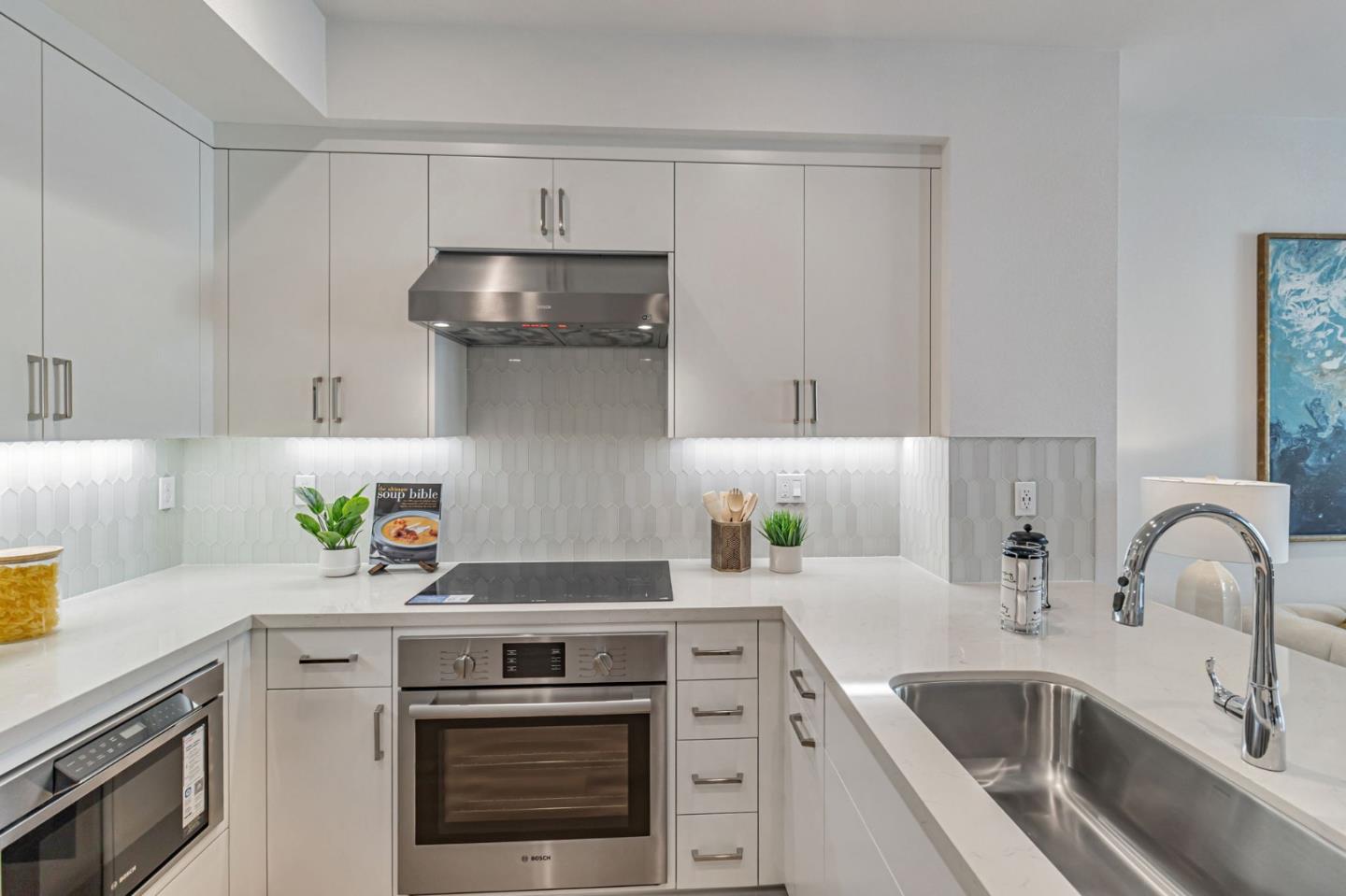 Detail Gallery Image 6 of 28 For 1125 Esther Ct, Palo Alto,  CA 94303 - 3 Beds | 3 Baths