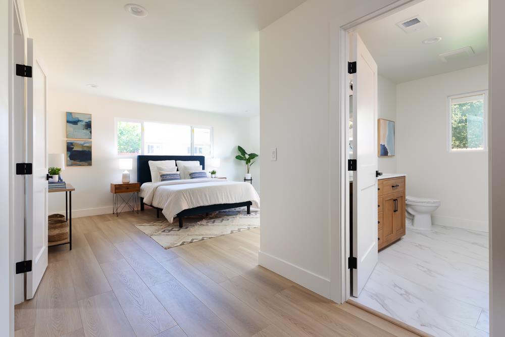 Detail Gallery Image 11 of 35 For 20090 Portola Dr, Salinas,  CA 93908 - 3 Beds | 3 Baths