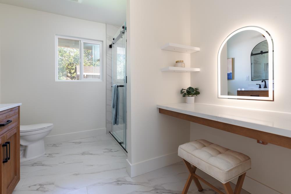 Detail Gallery Image 16 of 35 For 20090 Portola Dr, Salinas,  CA 93908 - 3 Beds | 3 Baths