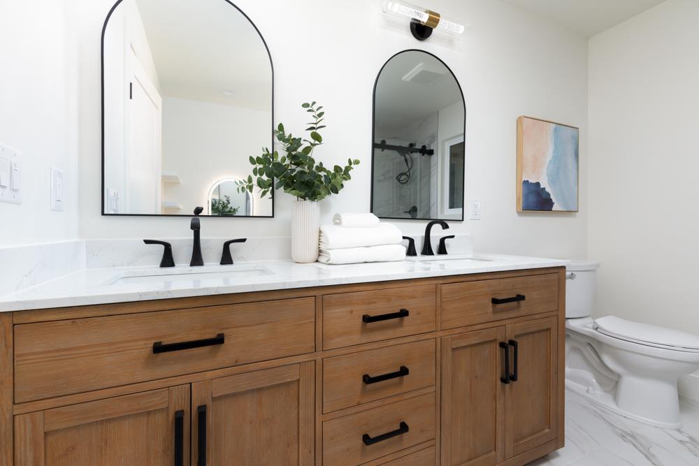 Detail Gallery Image 17 of 35 For 20090 Portola Dr, Salinas,  CA 93908 - 3 Beds | 3 Baths