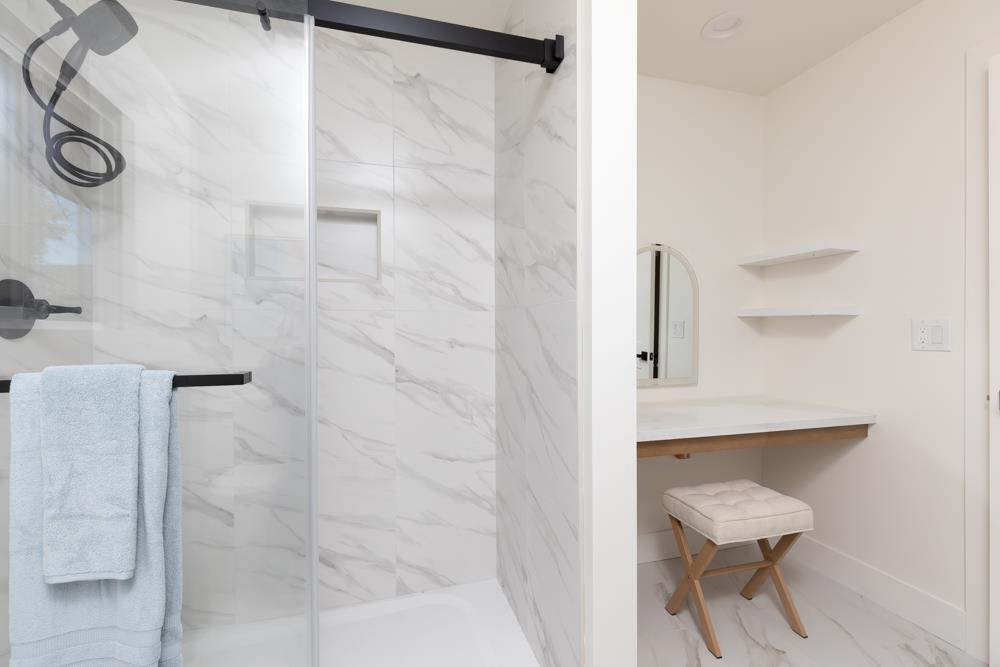 Detail Gallery Image 18 of 35 For 20090 Portola Dr, Salinas,  CA 93908 - 3 Beds | 3 Baths