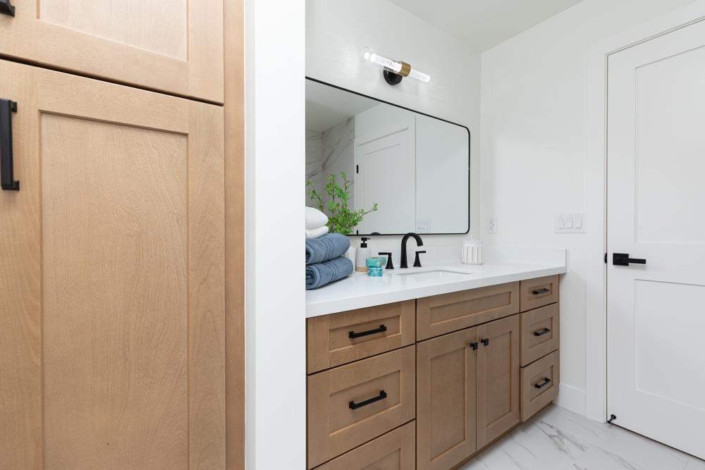 Detail Gallery Image 25 of 35 For 20090 Portola Dr, Salinas,  CA 93908 - 3 Beds | 3 Baths