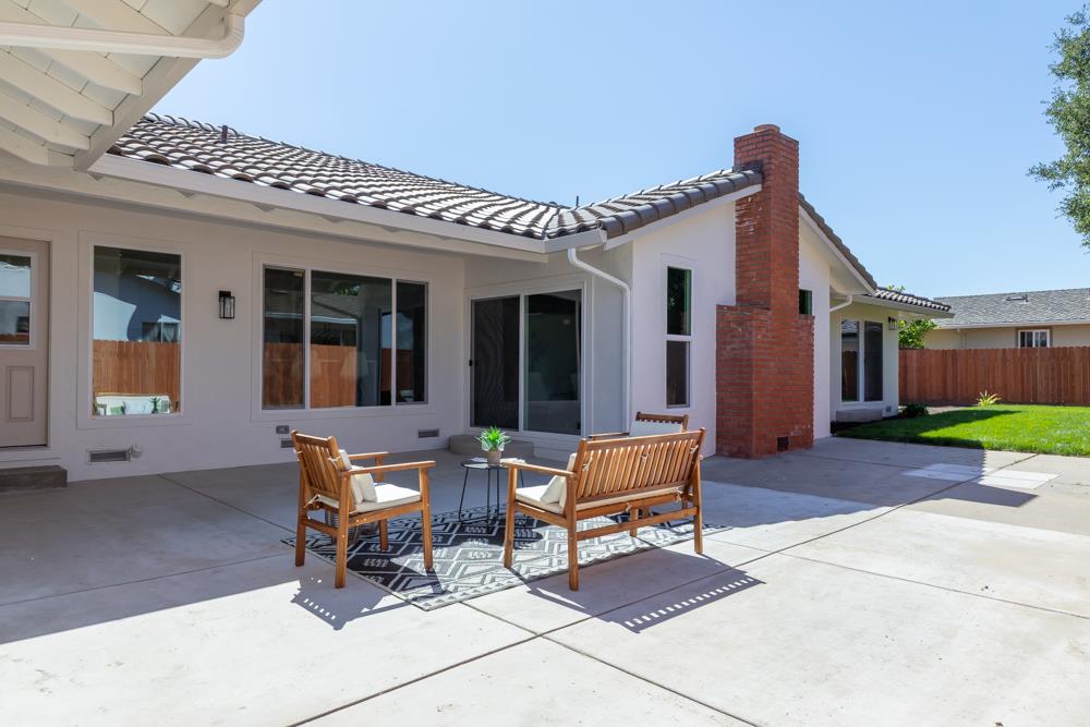 Detail Gallery Image 27 of 35 For 20090 Portola Dr, Salinas,  CA 93908 - 3 Beds | 3 Baths