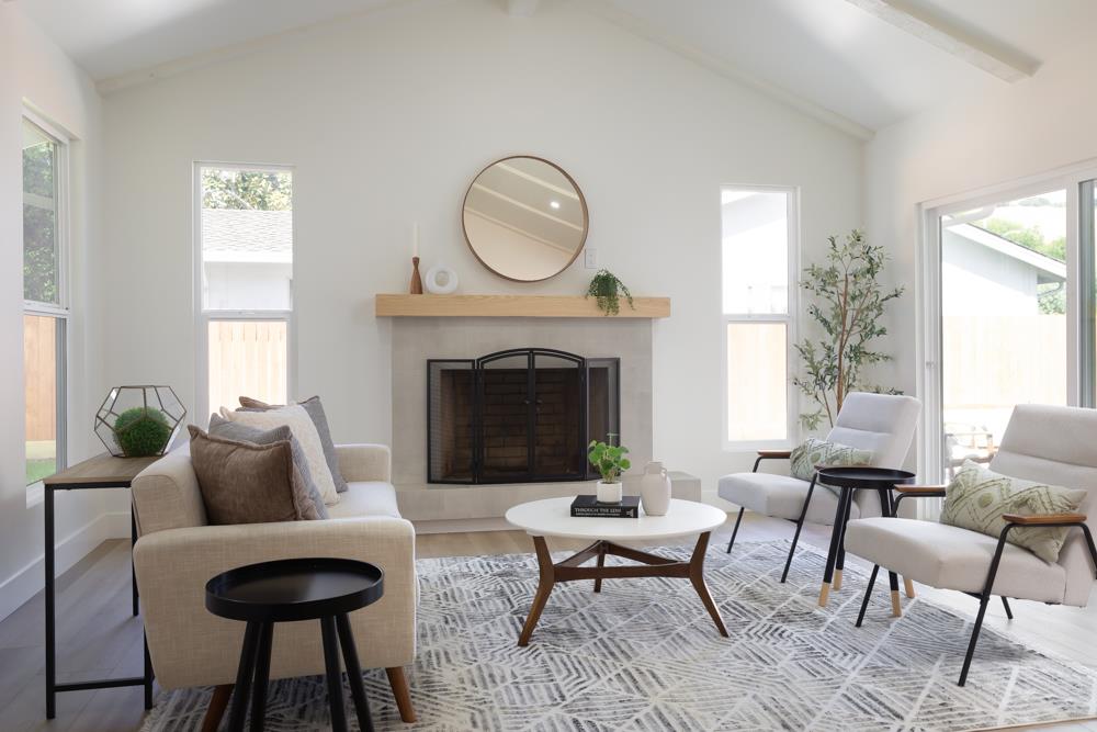 Detail Gallery Image 3 of 35 For 20090 Portola Dr, Salinas,  CA 93908 - 3 Beds | 3 Baths