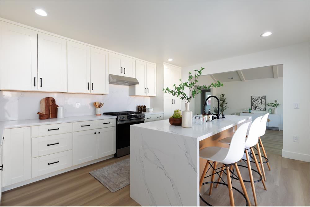 Detail Gallery Image 9 of 35 For 20090 Portola Dr, Salinas,  CA 93908 - 3 Beds | 3 Baths