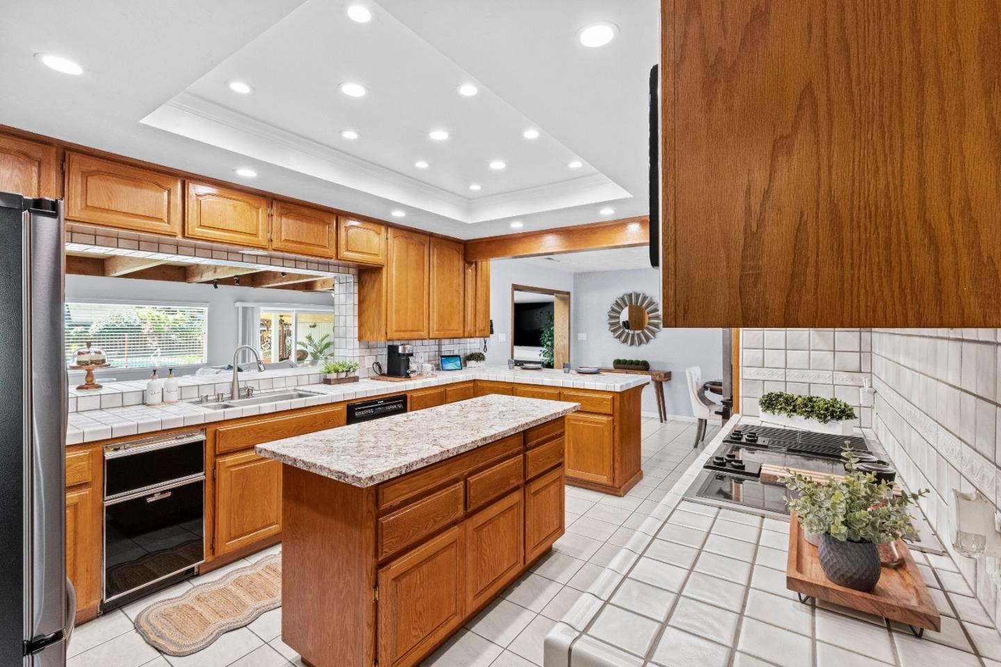 Detail Gallery Image 12 of 73 For 408 La Sierra Way, Gilroy,  CA 95020 - 3 Beds | 3 Baths