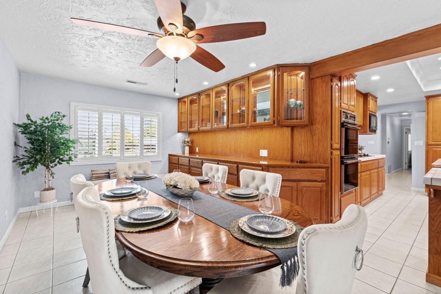 Detail Gallery Image 15 of 73 For 408 La Sierra Way, Gilroy,  CA 95020 - 3 Beds | 3 Baths