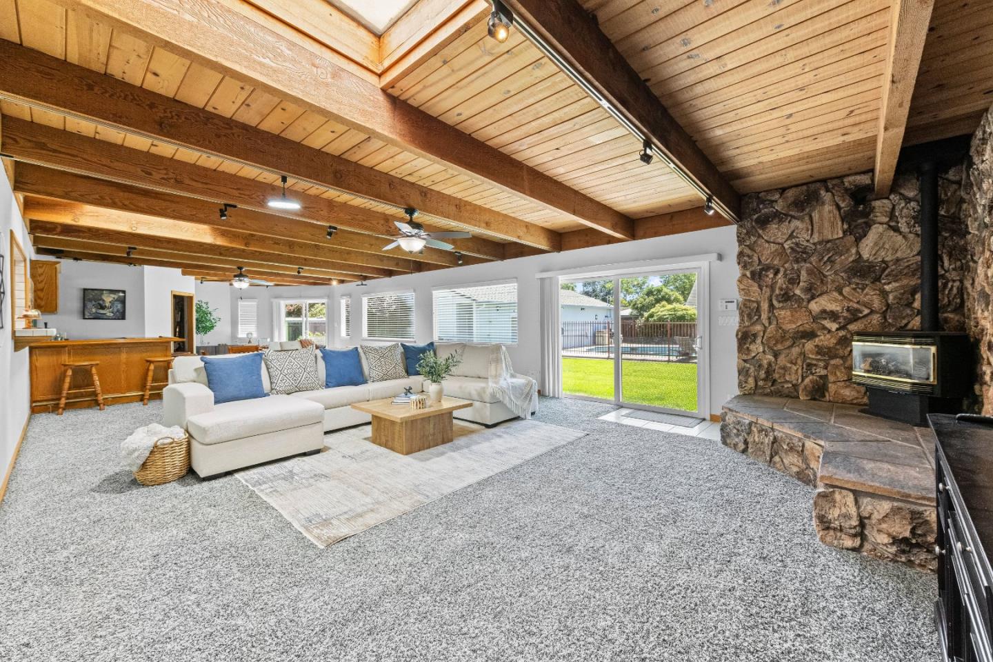 Detail Gallery Image 19 of 73 For 408 La Sierra Way, Gilroy,  CA 95020 - 3 Beds | 3 Baths