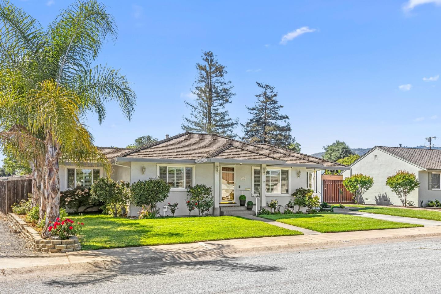 Detail Gallery Image 2 of 73 For 408 La Sierra Way, Gilroy,  CA 95020 - 3 Beds | 3 Baths
