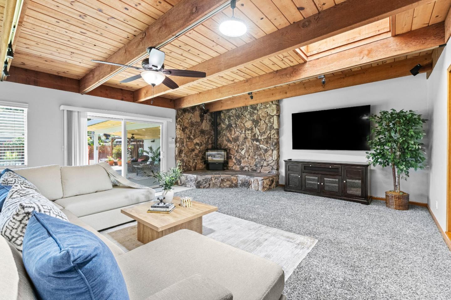 Detail Gallery Image 20 of 73 For 408 La Sierra Way, Gilroy,  CA 95020 - 3 Beds | 3 Baths