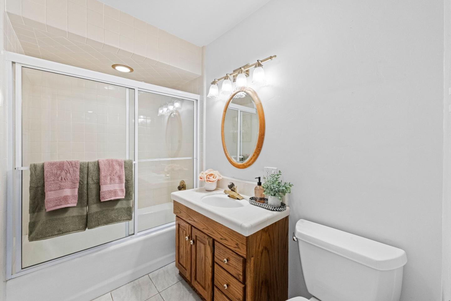 Detail Gallery Image 33 of 73 For 408 La Sierra Way, Gilroy,  CA 95020 - 3 Beds | 3 Baths