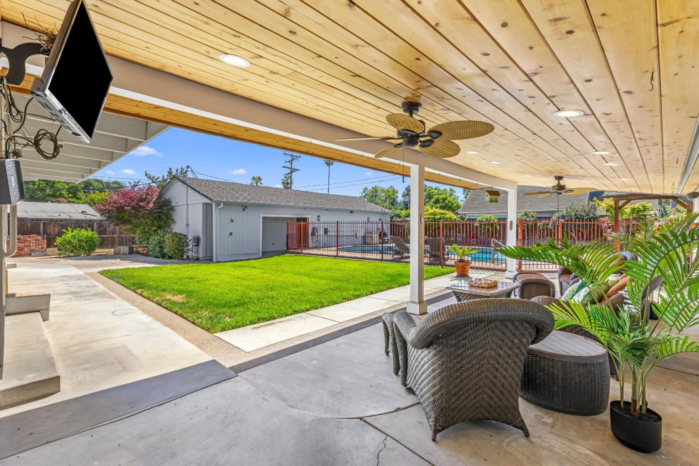 Detail Gallery Image 43 of 73 For 408 La Sierra Way, Gilroy,  CA 95020 - 3 Beds | 3 Baths